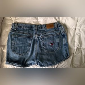 TOMMY HILFIGER | Vintage Y2K 90’s denim shorts